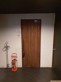 こちらからお入り下さい。 - Rental room CASK カラオケ付きレンタルルームの入口の写真