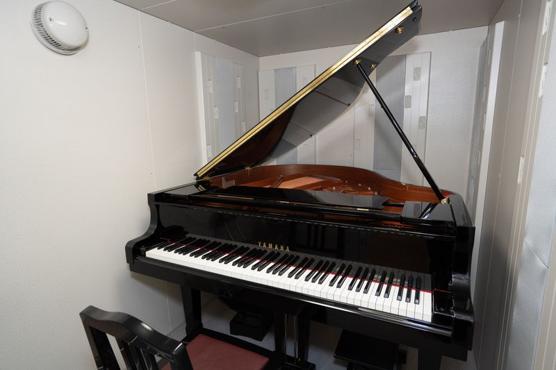 武蔵浦和駅徒歩1分グランドピアノ2台、最新防音室2台完備！ - 武蔵浦和駅前1分グランドピアノレンタルルーム・最新防音室2台完備