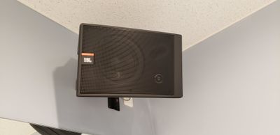 高音質なJBLスピーカーを備え付けてます！

 - BOIL studio 防音仕様のスタジオ／壁一面鏡／高い天井／Wi-Fi／換気設備の設備の写真