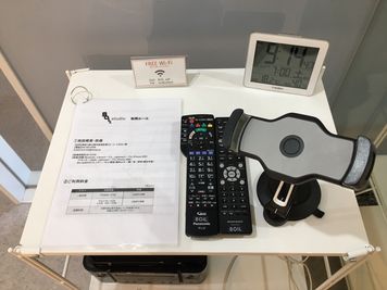 備品関係です！
フリーWi-Fiやタブレット固定器を使用しての撮影・配信。その他、大型モニター、スピーカーなどがあります！
 - BOIL studio 防音仕様のスタジオ／壁一面鏡／高い天井／Wi-Fi／換気設備の設備の写真