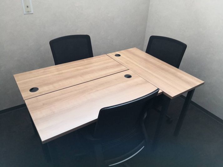 3人用会議室 - Easy Work 金沢  会議室①、コワーキングの室内の写真