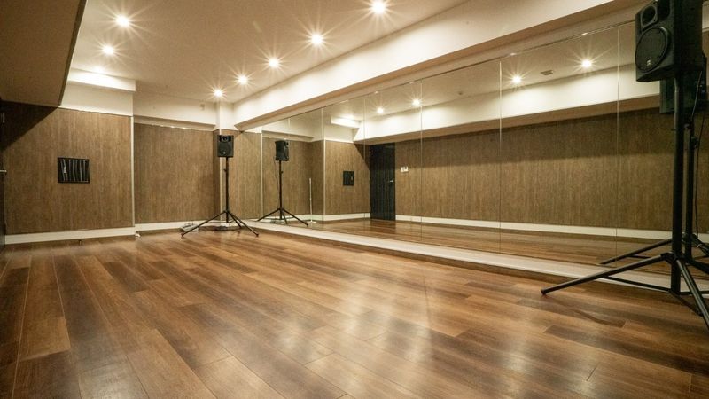 スタジオ内 - ALCレンタルダンススタジオ 多目的レンタルスペースの室内の写真