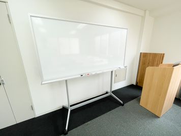 ホーロー製のホワイトボードです。 - Webox hommachi レンタルスペースの設備の写真