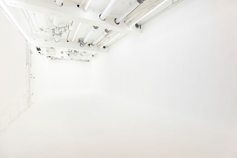 激安駅チカ幅11m3面R白ホリ＿スモーク大音量クロマキー可能 - アーティストフォトスタジオ四谷