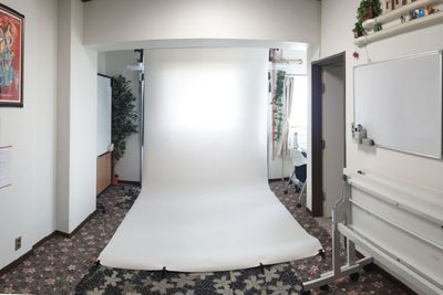 景色の良い新規オープン駅2分 《中野駅徒歩2分》風通し抜群！暖かい開放感ある明るい中野の室内の写真