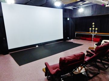 レンタルスペースミラクルイン横浜 次世代型多目的スペースの室内の写真