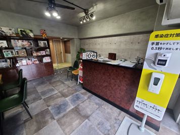 受付での感染対策もしっかりしております。お手洗い等もこちら - 大阪わくわくベース スタジオ使用 ロケ地＆レンタルスタジオの入口の写真