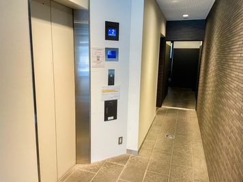 エレベーターをご利用いただき7Fまでお上がりください。 - Webox hommachi レンタルスペースのその他の写真