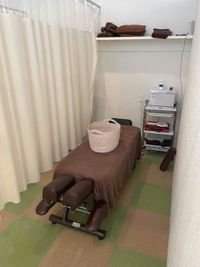いちょう街道整骨院｜マツエク ネイリスト募集、アメニティ有の室内の写真
