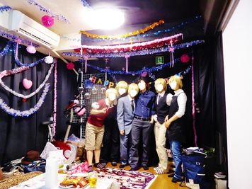 レンタルスペースミラクルイン横浜 次世代型多目的スペースの室内の写真