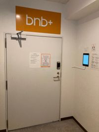 RemoteworkBOX bnb+新橋店 No.1の入口の写真