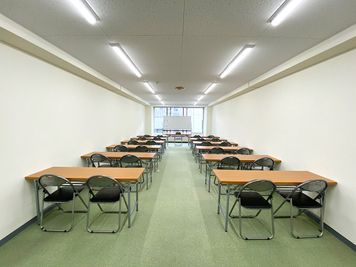 共栄実業(株)　三栄ビル 第3会議室(最大24名可）の室内の写真