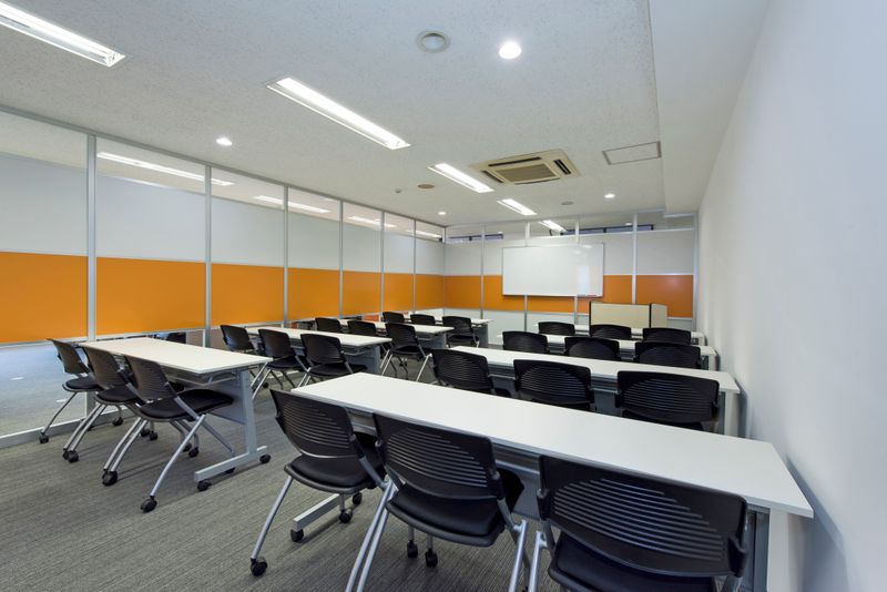 24名セミナールーム - 横浜アントレサロン