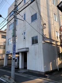 4階建てビル一棟になります。 - 首都圏NSプラザin前橋 禁煙ファミレス風打合せスペースの外観の写真