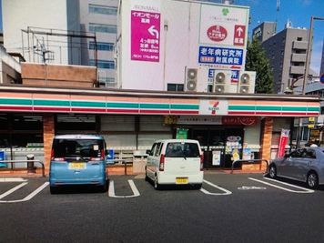 近くにはセブンイレブン前橋本町1丁目店がございます。 - 首都圏NSプラザin前橋 禁煙ファミレス風打合せスペースのその他の写真