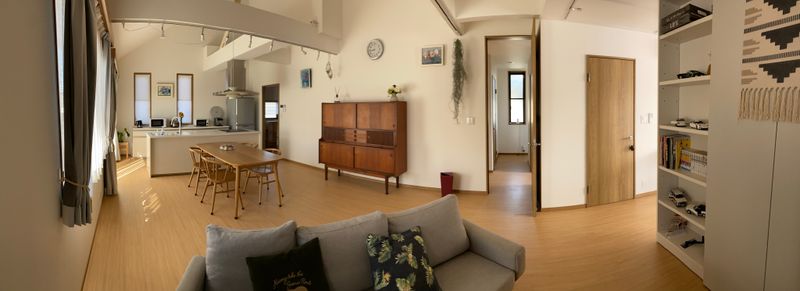 北欧ビンテージ家具がポイントの広いLDK - Gスタジオ芦花公園 キッチン付きレンタルスペースの室内の写真