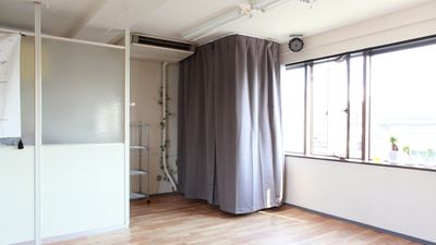 着替えスペース①です。ゆったりした広さをとっています。 - レンタルスタジオDAYS 与野店 レンタルスタジオDAYS 与野３階の設備の写真