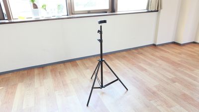 撮影用の三脚です。スマホや、カメラにお使いいただけます。 - レンタルスタジオDAYS 与野店 レンタルスタジオDAYS 与野３階の設備の写真