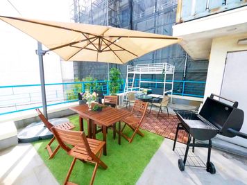 道具の準備一切なし！あべのハルカスが見える屋上で広々と快適なBBQがお楽しみいただけます！ - ホテルIDEAL