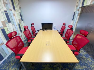 BIZcomfort大阪江戸堀 6名用貸会議室の室内の写真