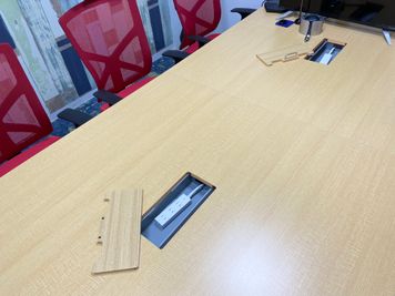 BIZcomfort大阪江戸堀 6名用貸会議室の室内の写真