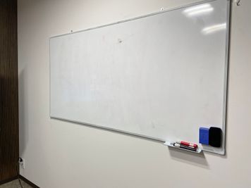 BIZcomfort大阪江戸堀 8名用貸会議室の室内の写真