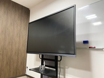 BIZcomfort大阪江戸堀 8名用貸会議室の室内の写真