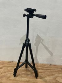 セルフ撮影用三脚⚠️⚠︎利用後には必ず折りたたんで片付けてください！⚠︎⚠︎ - JK Studio 三宮 ウエストモンドビルB1 【地域最安値❗1500 -> 777円】ダンスレッスンスタジオの室内の写真