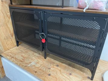 定期利用者様用鍵付きロッカーです。無料でご利用いただけます。毎回使われる小物衣装等の保管にご利用ください。 - JK Studio 三宮 ウエストモンドビルB1 【地域最安値❗1500 -> 777円】ダンスレッスンスタジオの室内の写真