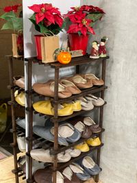 室内土足禁止となっております。スリッパをご利用ください。
２０足ご用意しております。 - JK Studio 三宮 ウエストモンドビルB1 【地域最安値❗1500 -> 777円】ダンスレッスンスタジオの室内の写真