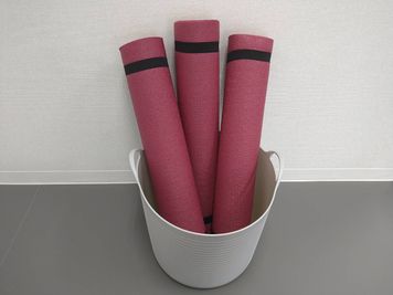 6ミリのぶ厚めヨガマット(172㎝×61㎝×0.6㎝)(無料) - シェア・スタジオ Bluebird《元町Aスタジオ》 レンタルスタジオの設備の写真