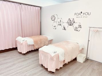 レッスン用ベッド - ForyouNail 美容レッスン専用の室内の写真