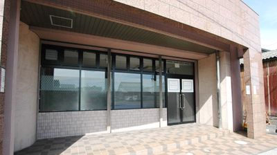 大通りに面したエントランス - Beauty Factory岐阜 レンタルサロンの入口の写真
