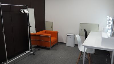 メイクルームにも使える控え室が2部屋あります。 - STUDIO BIBBY 収録・配信スタジオの設備の写真