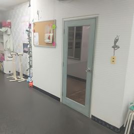 内ドア - ささらバレエアカデミー バレエスタジオレンタルの入口の写真