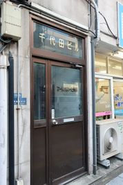 『スマートレンタルスペース』上野御徒町2Fの入口の写真