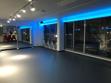 レンタルスタジオカラット 大口リノリウムダンススタジオの室内の写真