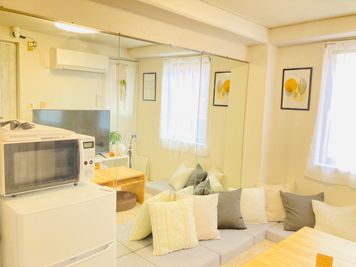 冷蔵庫、オーブンレンジ、IH卓上コンロ - 京橋Honoの室内の写真