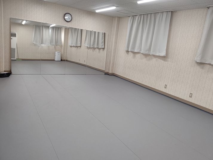 総合芸術練習館 PAM 【2B】ダンスリューム床に壁面鏡の防音スタジオ♪の室内の写真