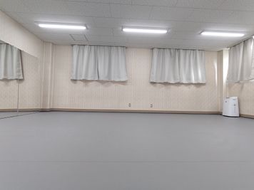 総合芸術練習館 PAM 【2B】ダンスリューム床に壁面鏡の防音スタジオ♪の室内の写真