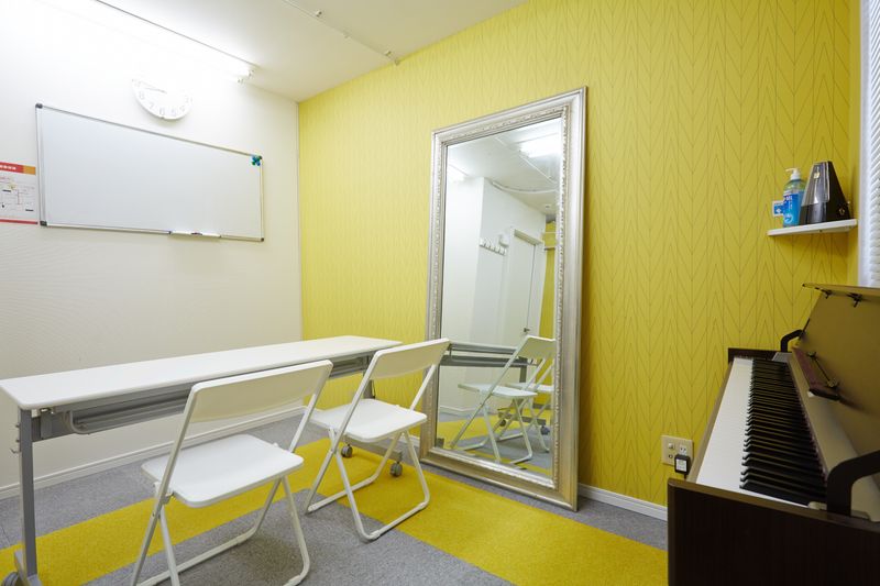 会議や、授業、作業場所にも - ブリアサロン【世田谷-用賀駅 歩１分】🎹ピアノ📶高速WIFI 会議室（電子ピアノ有）WIFI有の室内の写真