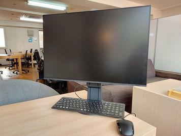 モニター貸出あります。
FlexScan EV2430（24型IPSパネルWUXGAモデル）※有料オプション - GARAGE WASEDA 【貸し会議室】社会人用の設備の写真