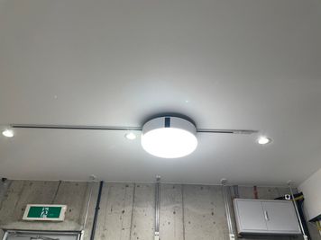 プロジェクター一体型照明。様々なアプリで楽しめます！ - JK Studio 三宮 ウエストモンドビルB1 【地域最安値❗1500 -> 777円】ダンスレッスンスタジオの室内の写真