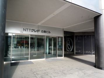 【2ndBase_白島】 完全個室ブース（定員１名）の入口の写真