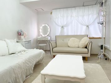 推しカラーが映える白基調の部屋 - NUMA部屋｜渋谷Cherryの室内の写真