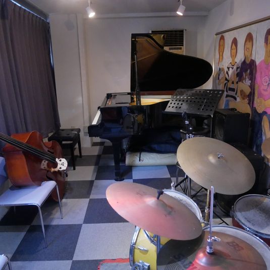 D:スタジオ -  吉田ピアノスタジオ Dst 練習できます。G.piano Dr Bassあります。の室内の写真