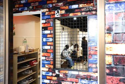 スタジオ入り口はカードロック式です。 - ザザズースタジオ レンタルスタジオの入口の写真