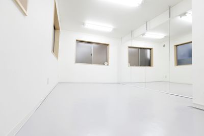 阿佐ヶ谷でお芝居・ダンス・ヨガができるレンタルスタジオ/ダンスに最適リノリウム床/大型鏡 - レンタルスタジオ阿佐ヶ谷リノ