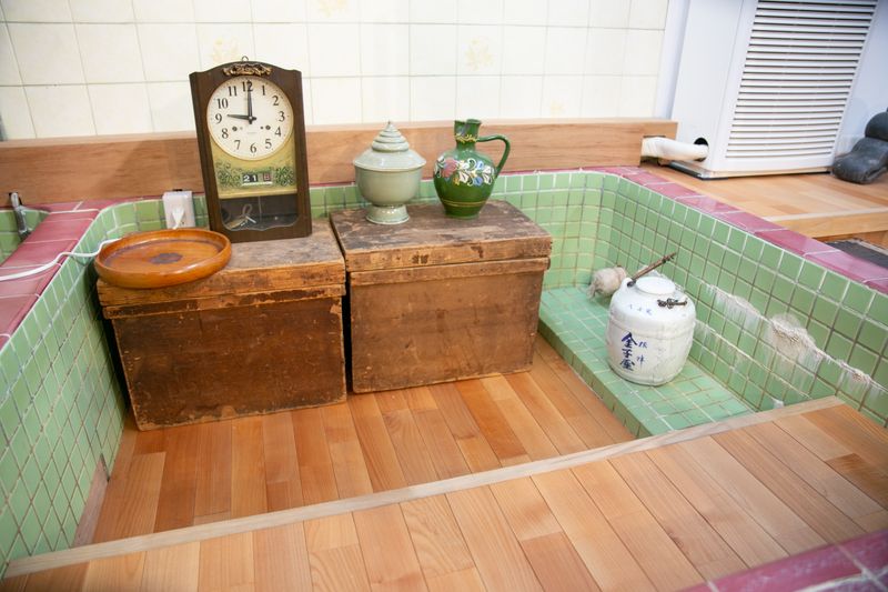 築90年元銭湯(オフィス側のみ) - レボン快哉湯