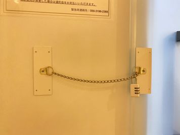鍵の設置を行いました - テレワークブース品川Ⅱ【 無料WiFi あり】 高輪エンパイヤビルの室内の写真
